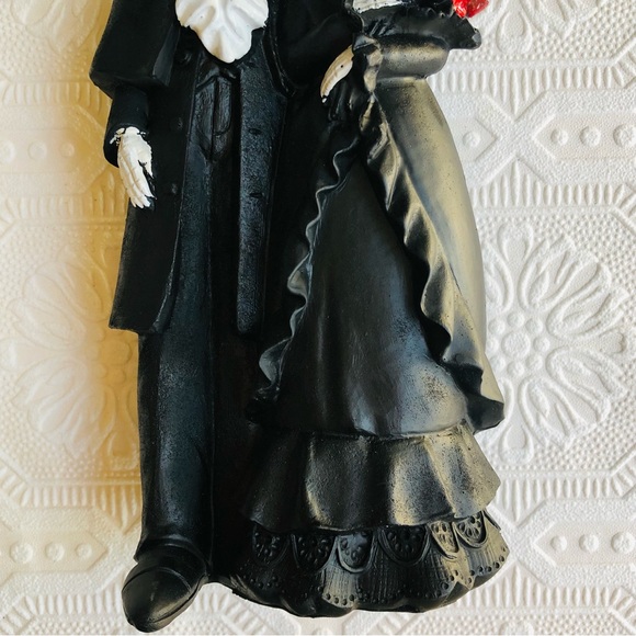 Day of The Dead Couple Figurine - Picture 7 of 16